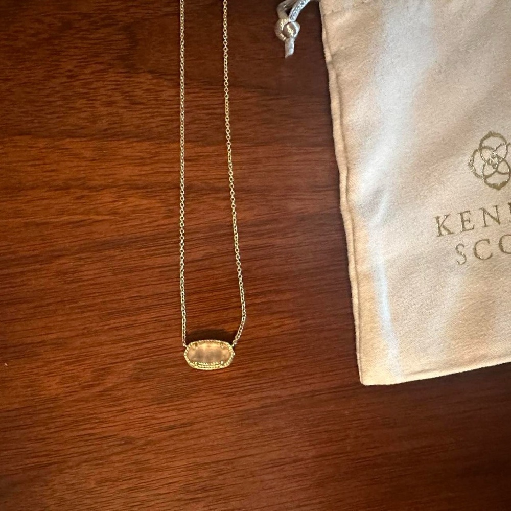 Elisa Gold Pendant Necklace in Rose Quartz Kendra Scott